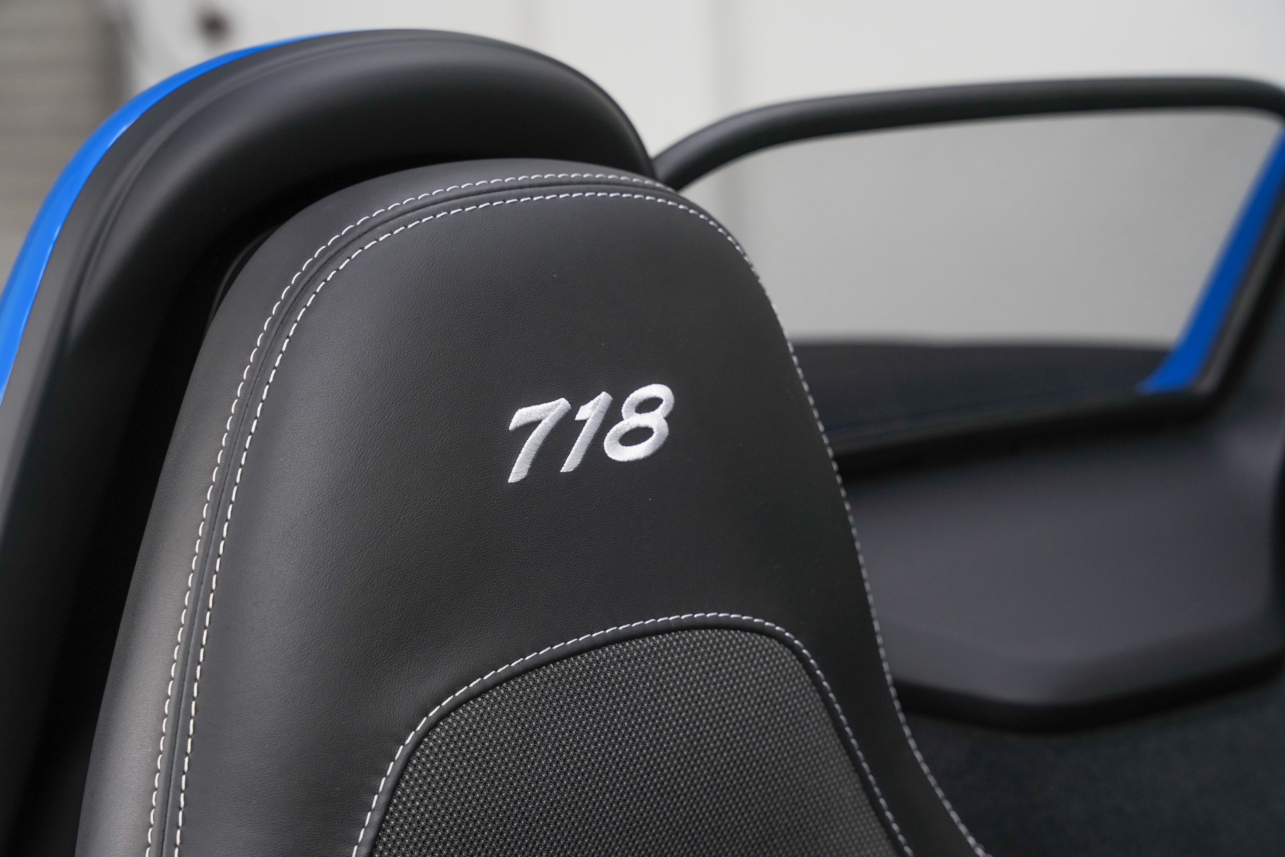 2022 Porsche 718 T - Photo 28