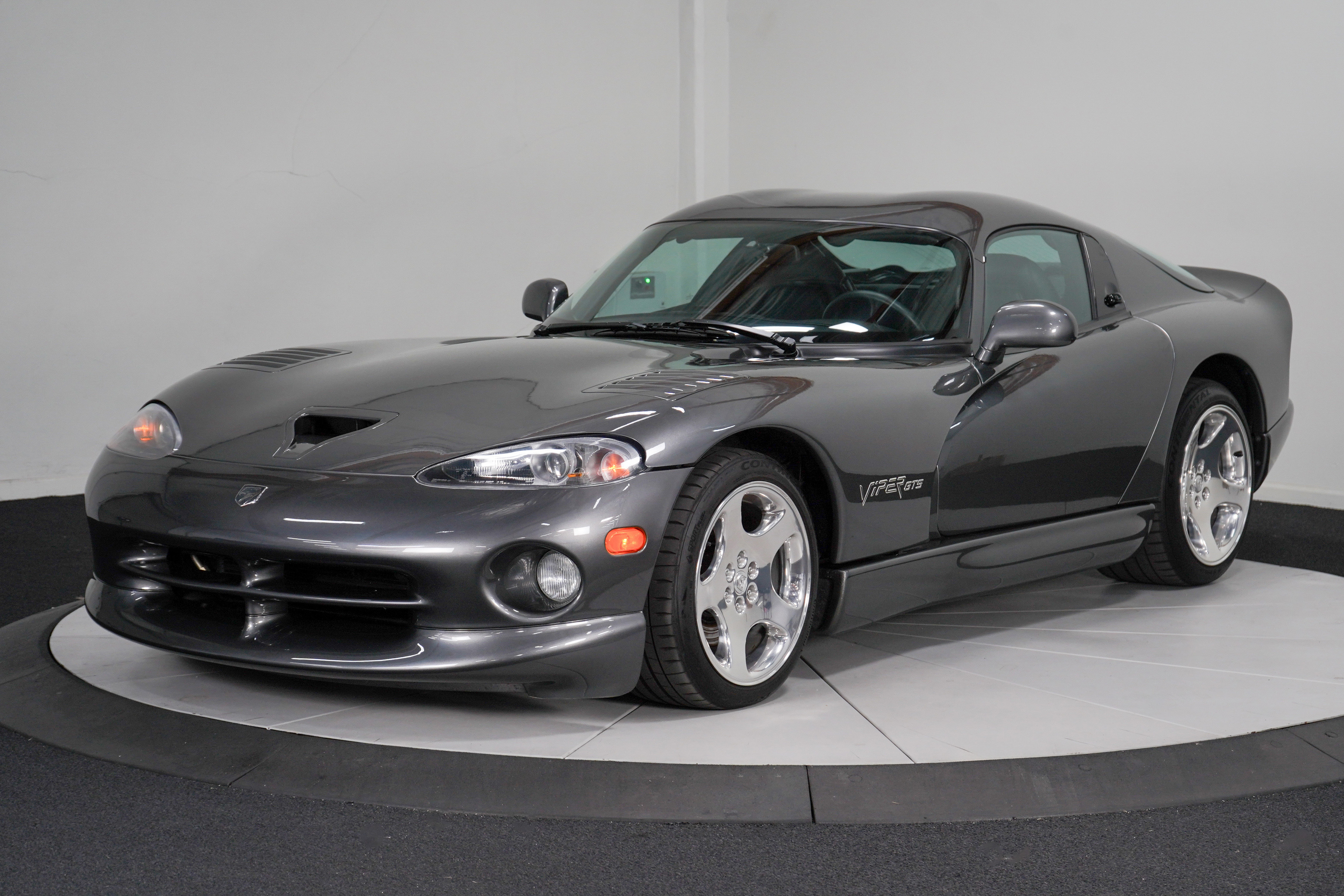 2002 Dodge Viper GTS's photo