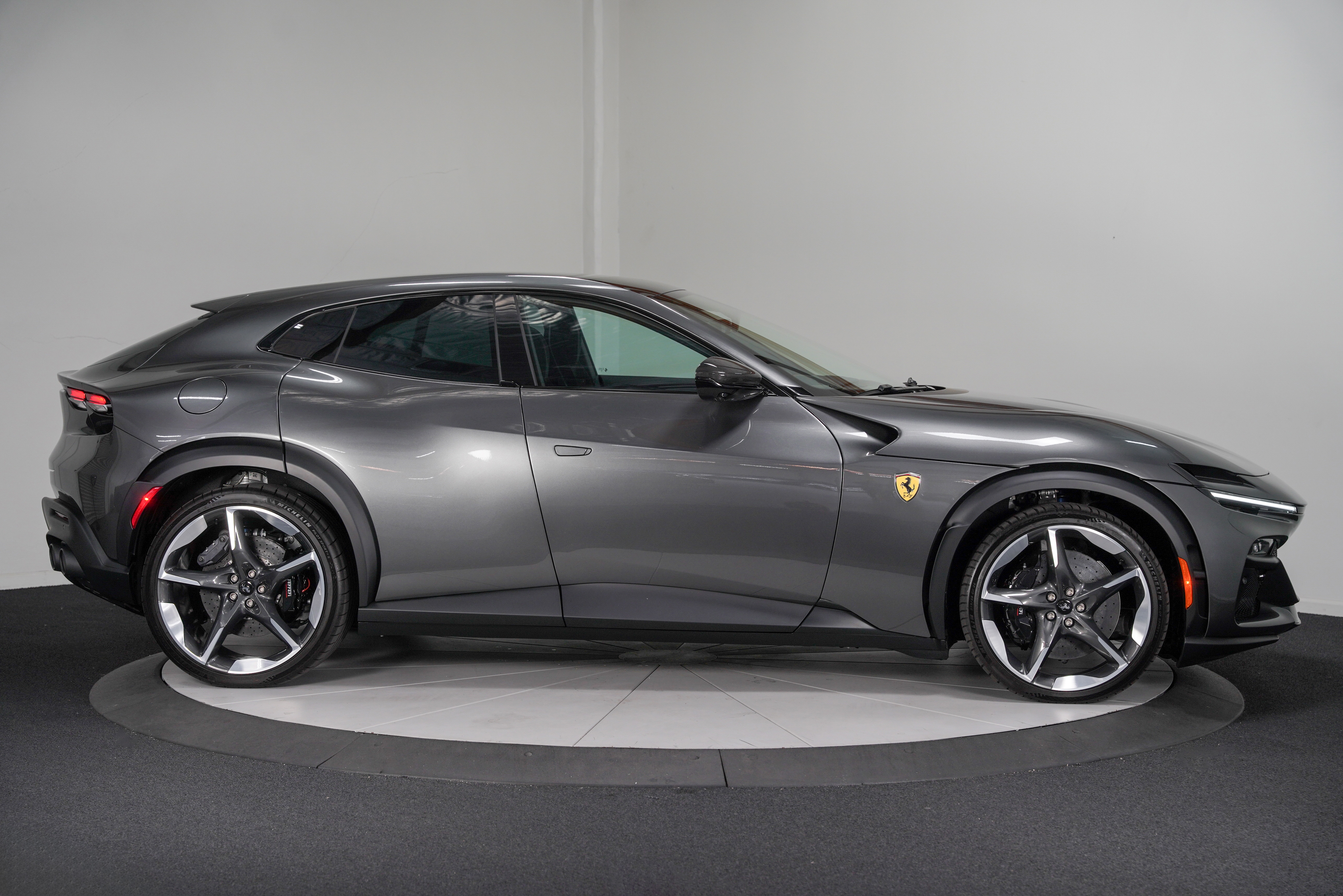 2026 Ferrari Purosangue Base - Photo 9