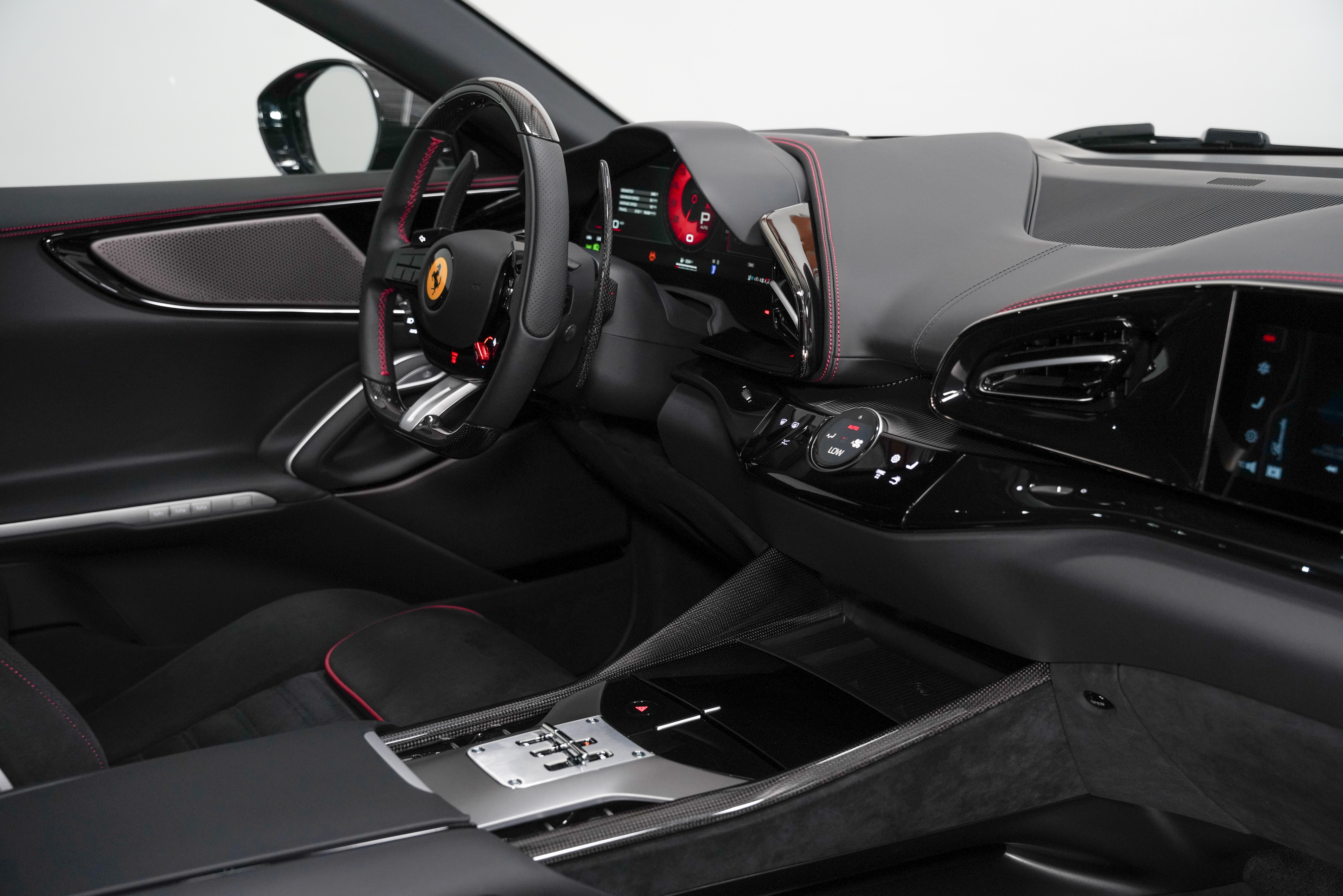 2026 Ferrari Purosangue Base - Photo 30