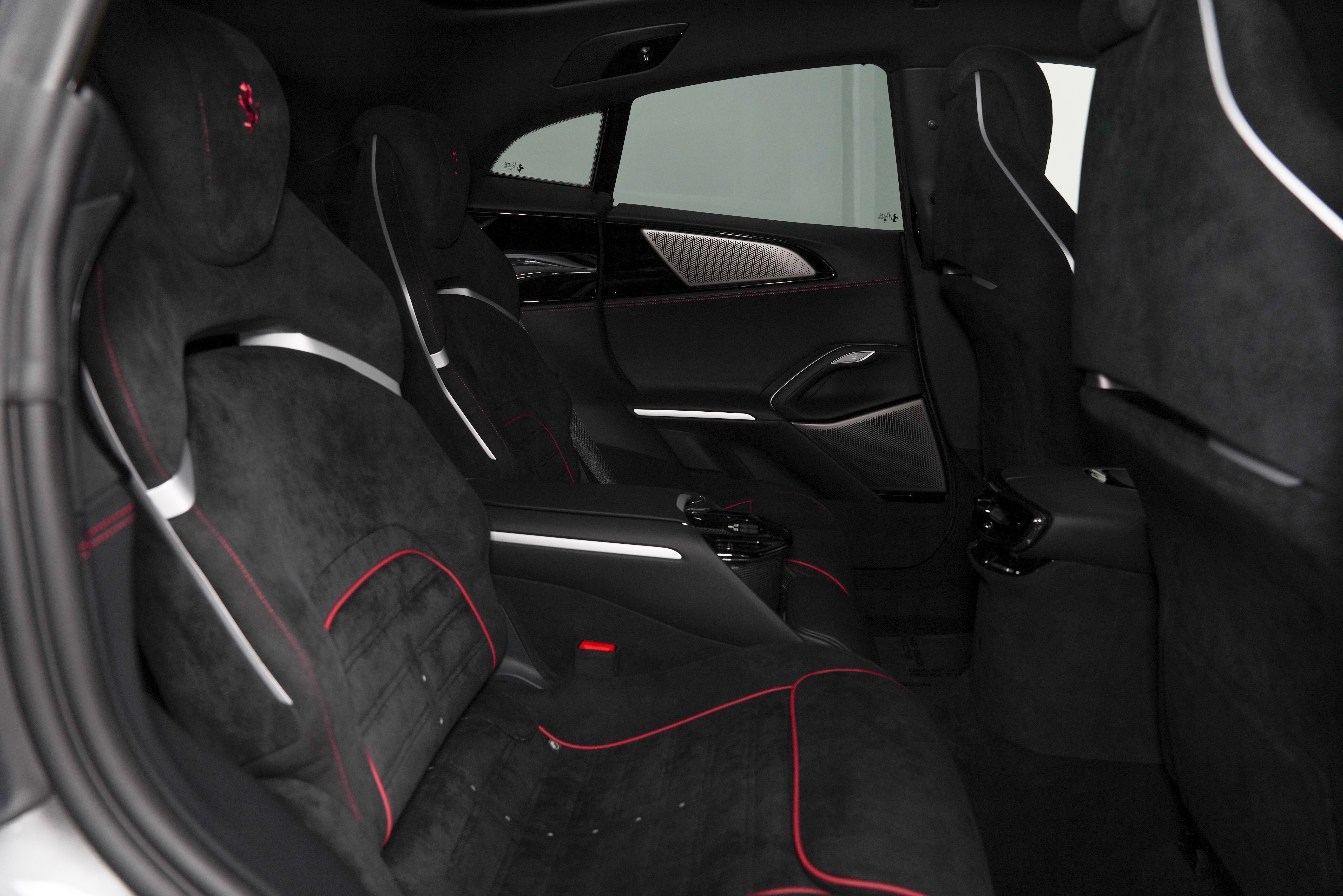 2026 Ferrari Purosangue Base - Photo 34