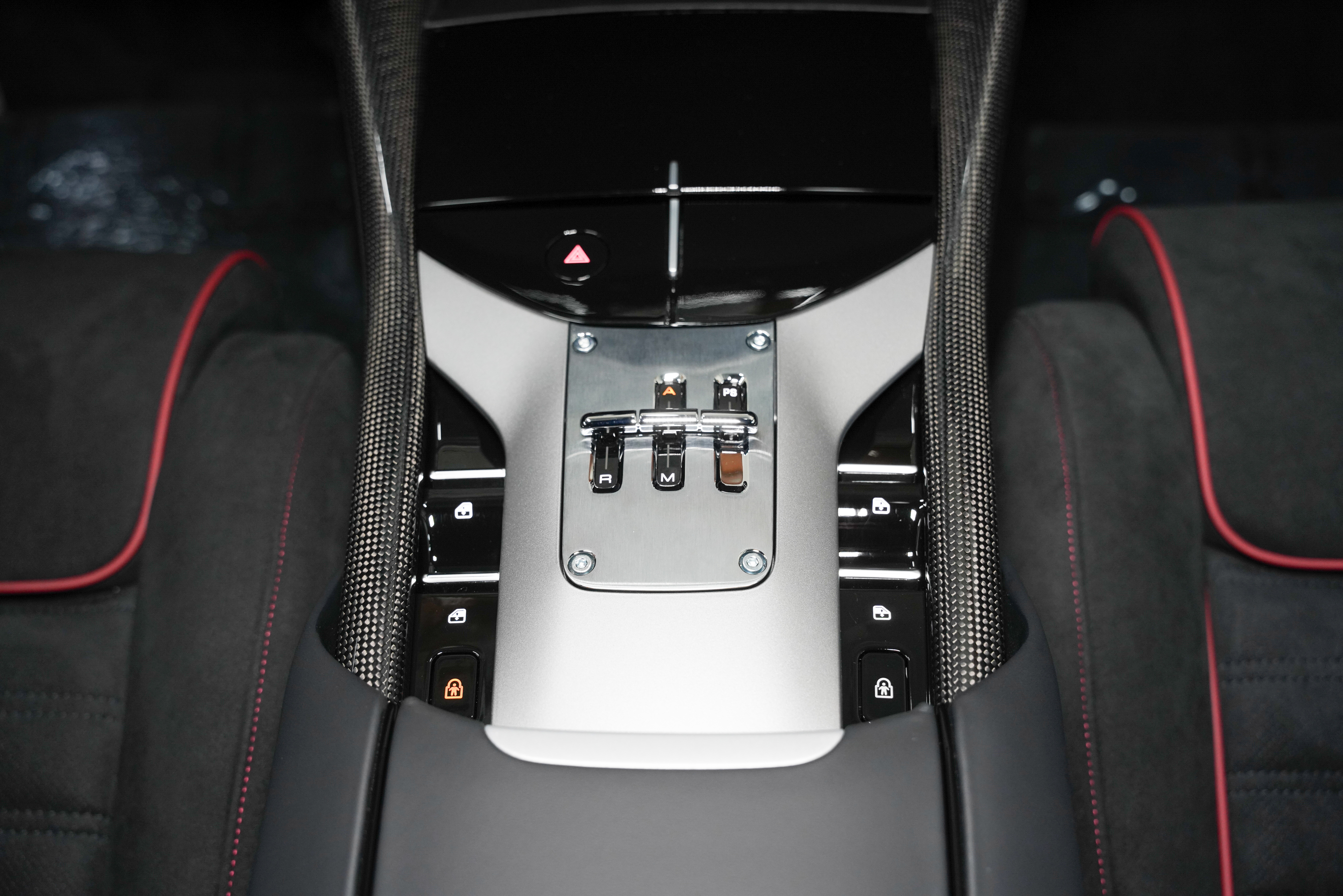 2026 Ferrari Purosangue Base - Photo 45