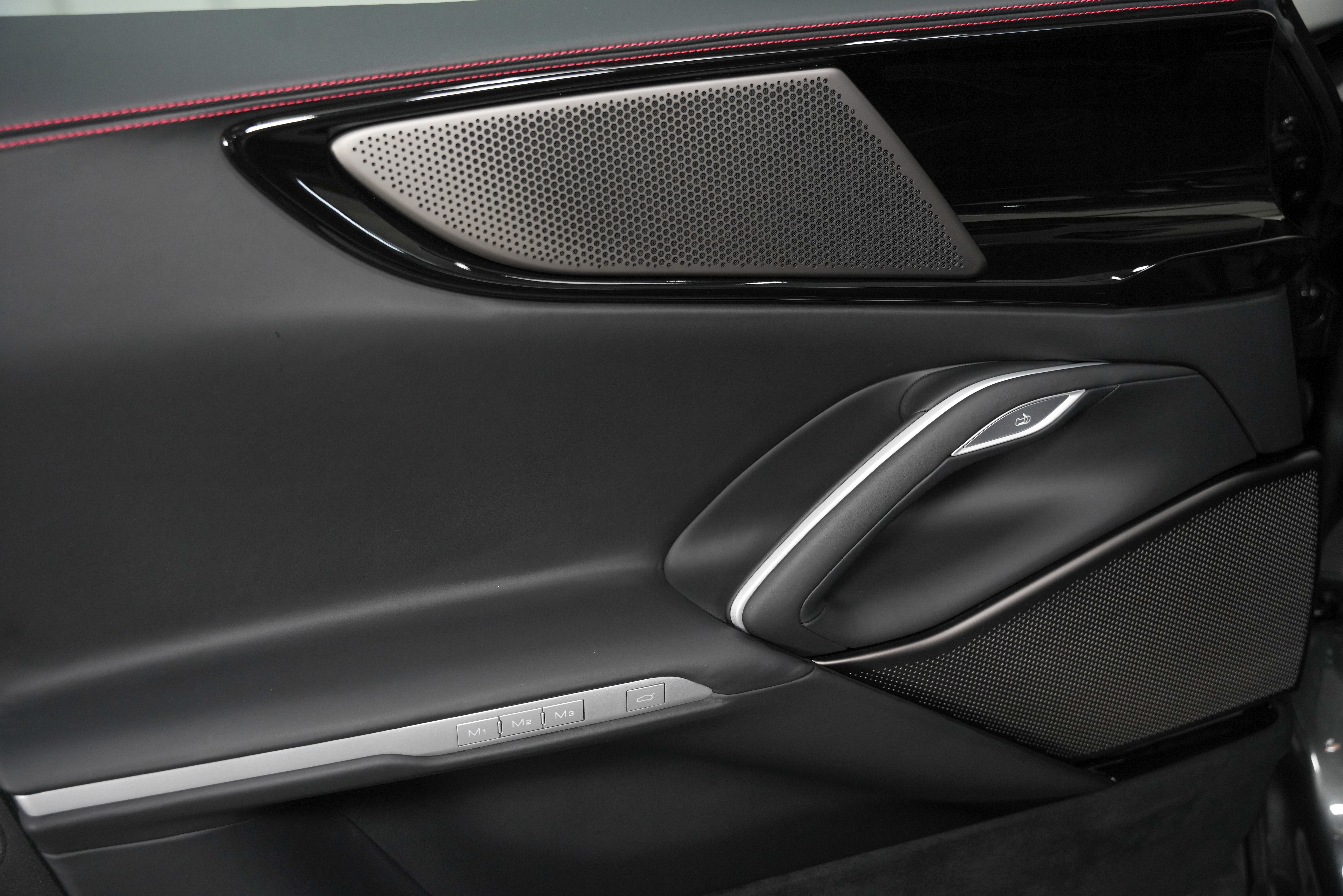 2026 Ferrari Purosangue Base - Photo 51