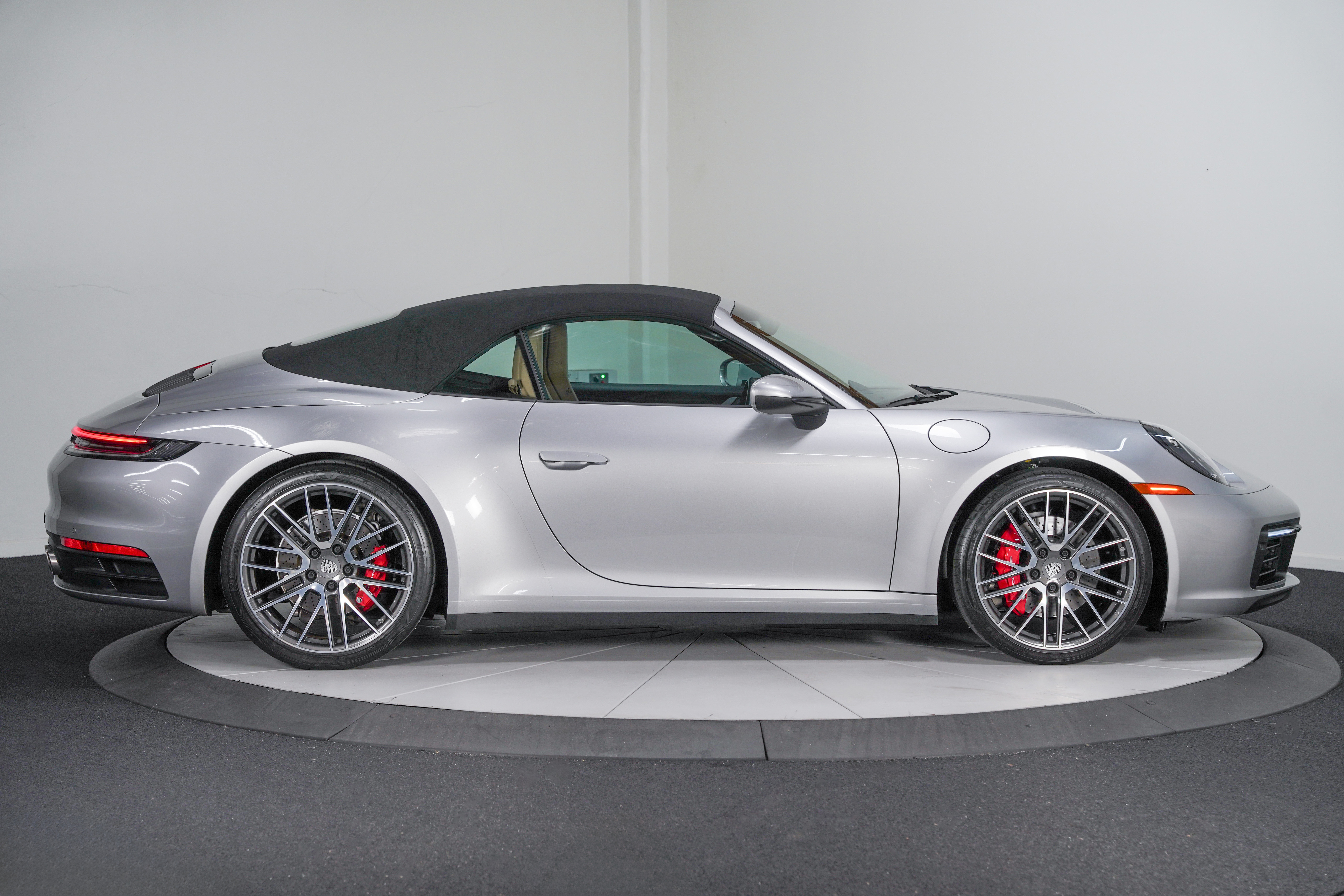 2023 Porsche 911 GTS - Photo 7