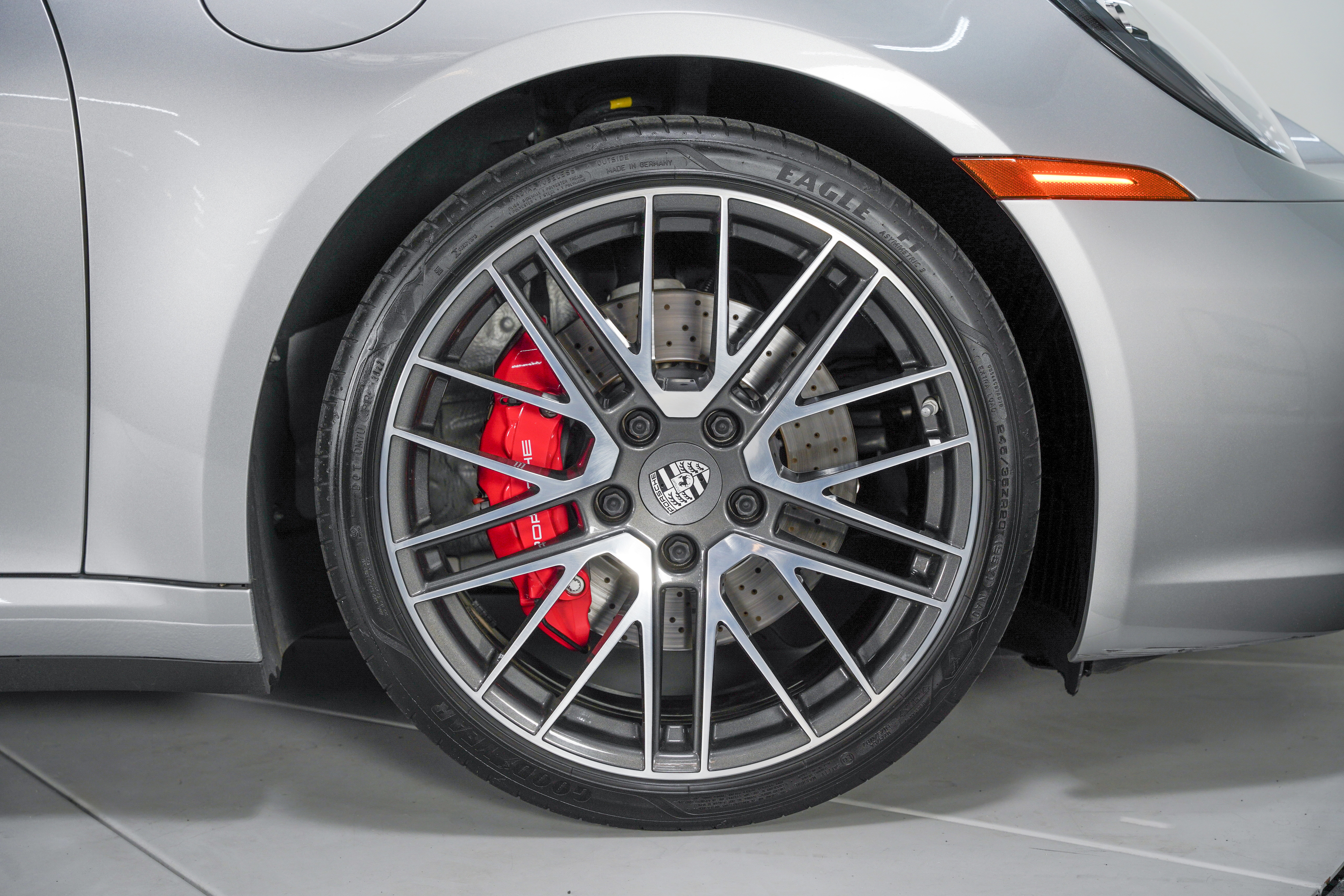 2023 Porsche 911 GTS - Photo 24